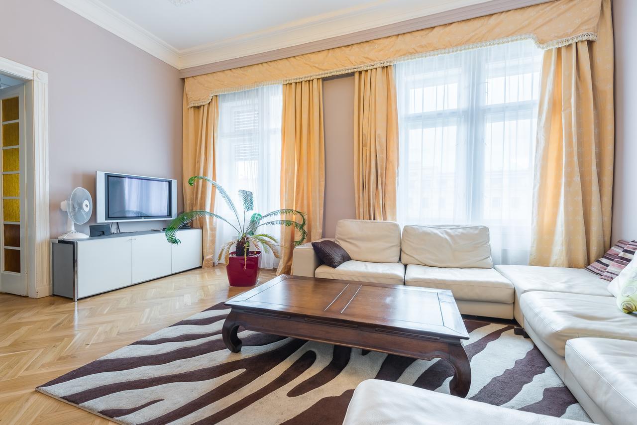 Wenceslas Square Apartment プラハ エクステリア 写真
